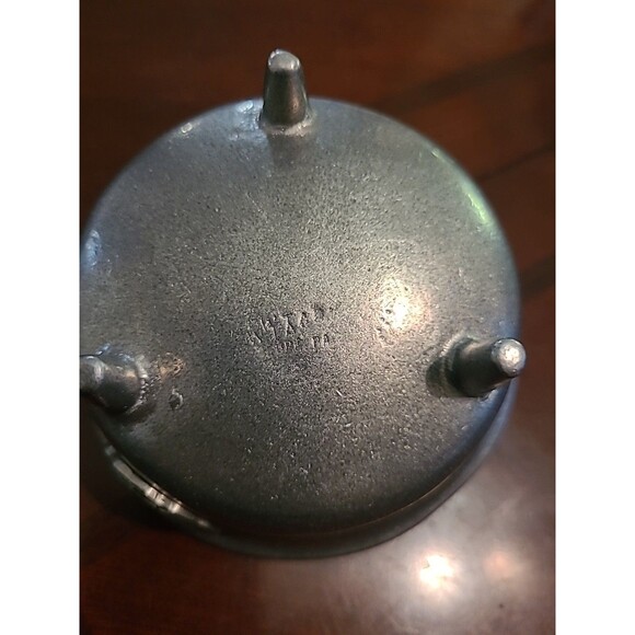 Vtg Pewter 3 Foot Cauldron Dog Show Award LRC By Wilton 4.5" Wide X2.5" Tall - Picture 5 of 5